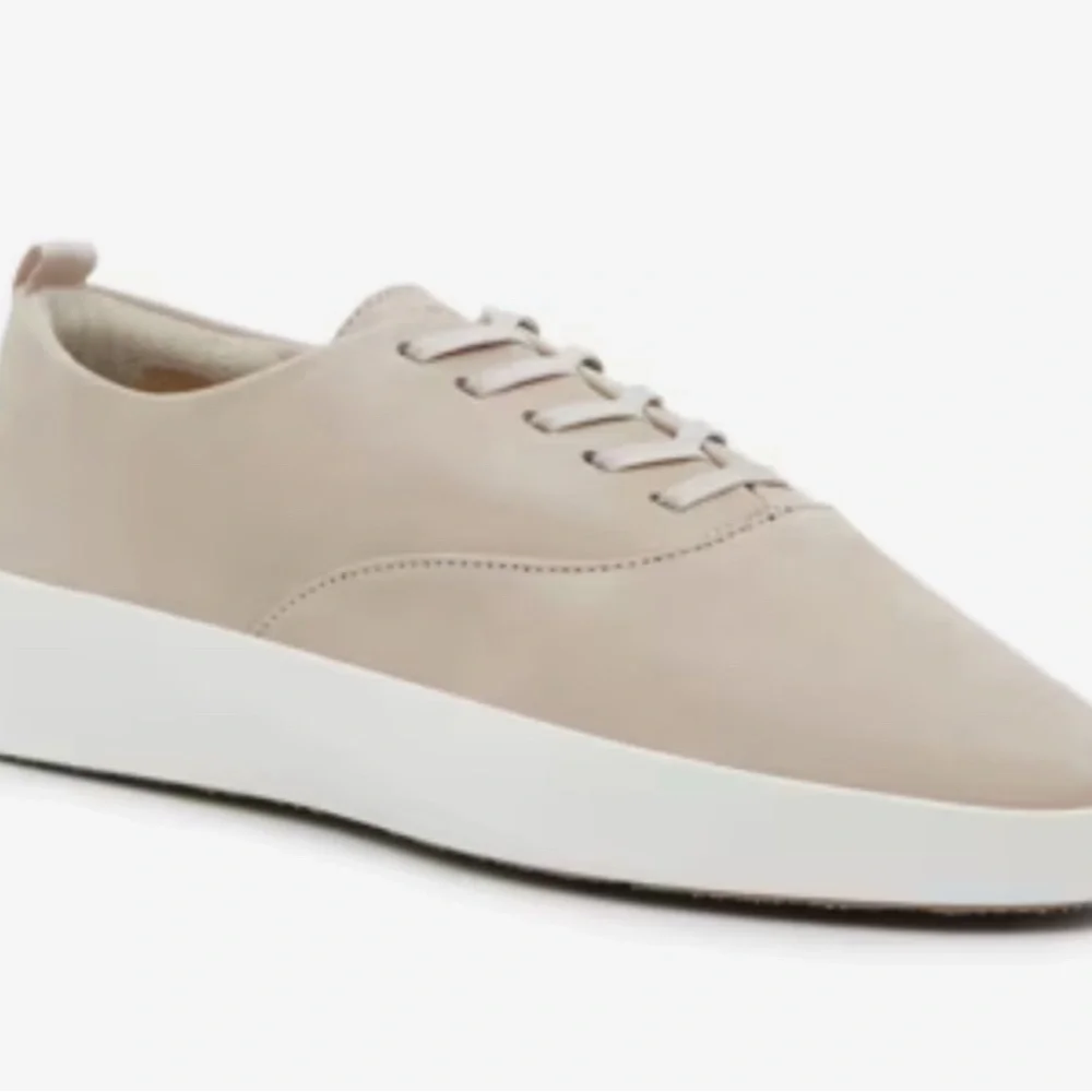 Wolf & Shepherd women”s Cruise Grey Nubuck Sneaker size 9